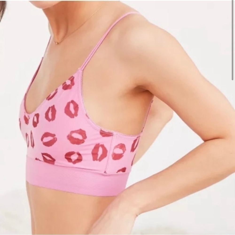3 for $22🔥NWOT Urban Outfitters Out from Under pink bralette red lips size M - Picture 5 of 6